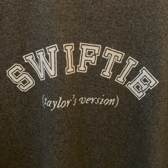 Taylor Swift “Swiftie” long sleeve shirt size Medium - Picture 2 of 2